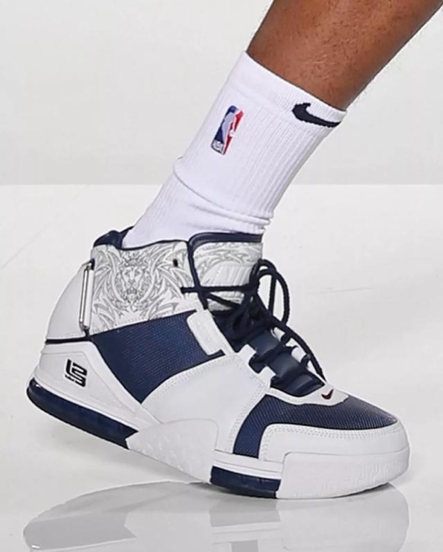 Scout巅峰对决，字母哥与30激战IG分钟，逆转胜负难料！的简单介绍