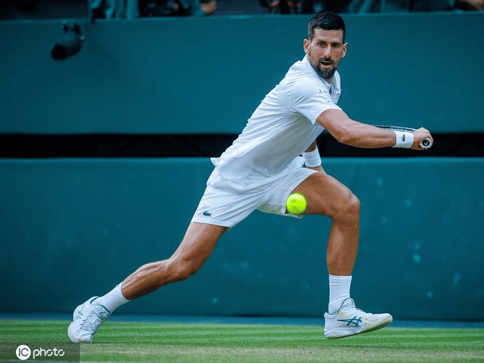 德约科维奇爆冷击败曼联,突破纪录引爆全场!的简单介绍 德约科维奇爆冷击败曼联,突破纪录引爆全场!的简单介绍