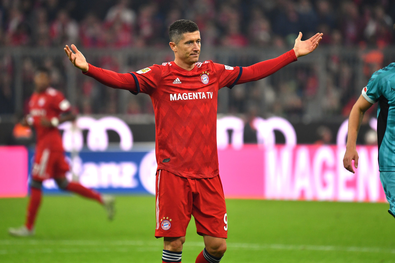 莱万多夫斯基回归赛场,连败首场状态亮眼,拜仁观众沸腾!的简单介绍 莱万多夫斯基回归赛场,连败首场状态亮眼,拜仁观众沸腾!的简单介绍